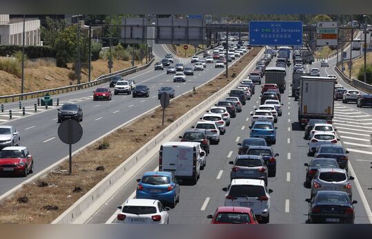 Cómo actuar en un atasco de verano: Prepara tu vehículo con Barberauto, S.A.